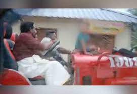  കുട്ടിയെ ജീപ്പിന്റെ ബോണറ്റിലിരുത്തി ഓണാഘോഷ യാത്ര, തിരുവനന്തപുരത്ത് അച്ഛൻ അറസ്റ്റിൽ
