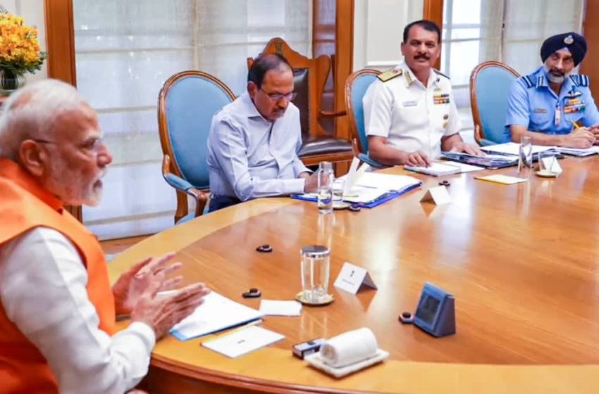  ഇന്ത്യന്‍ വ്യോമസേന, നാവികസേന മേധാവികള്‍ പ്രധാനമന്ത്രി നരേന്ദ്ര മോദിയുമായി കൂടിക്കാഴ്‌ച നടത്തി