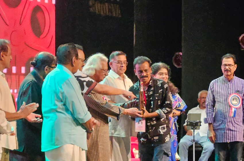  സത്യജിത്ത് റേ ഗോൾഡൻ ആർക് അവാർഡ് സുനിൽ ദത്ത് സുകുമാരന് പ്രശസ്ത സംവിധായകൻ അടൂർ ഗോപാലകൃഷ്ണൻ സമ്മാനിച്ചു