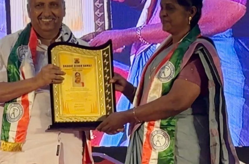  ഭാരത് സേവക് സമാജ് ദേശീയ പുരസ്കാരം കവയിത്രി ഷീല ജോർജ് ടീച്ചർ കല്ലട ഏറ്റുവാങ്ങി