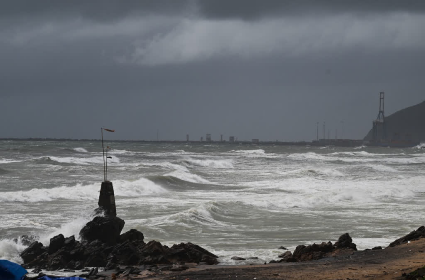 മോന്ത’ ചുഴലിക്കാറ്റ് ആന്ധ്ര തീരത്ത് കര തൊട്ടു