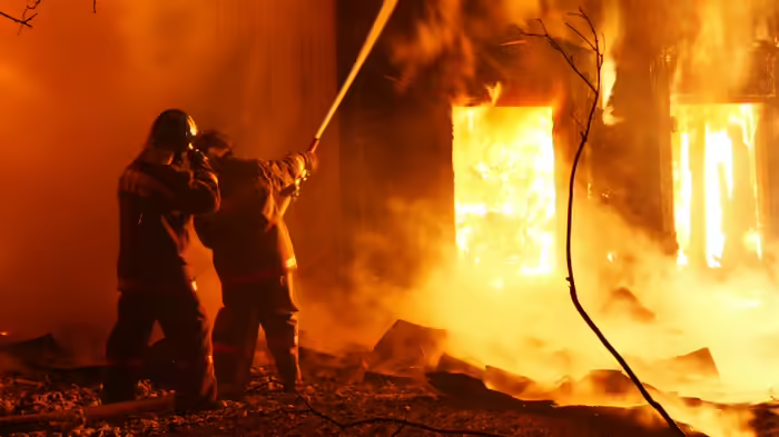  അഷ്ടമുടിക്കായലിലെ തീപിടിത്തം: 10 ബോട്ടുകൾ കത്തിനശിച്ചു; കാരണം വ്യക്തമല്ല