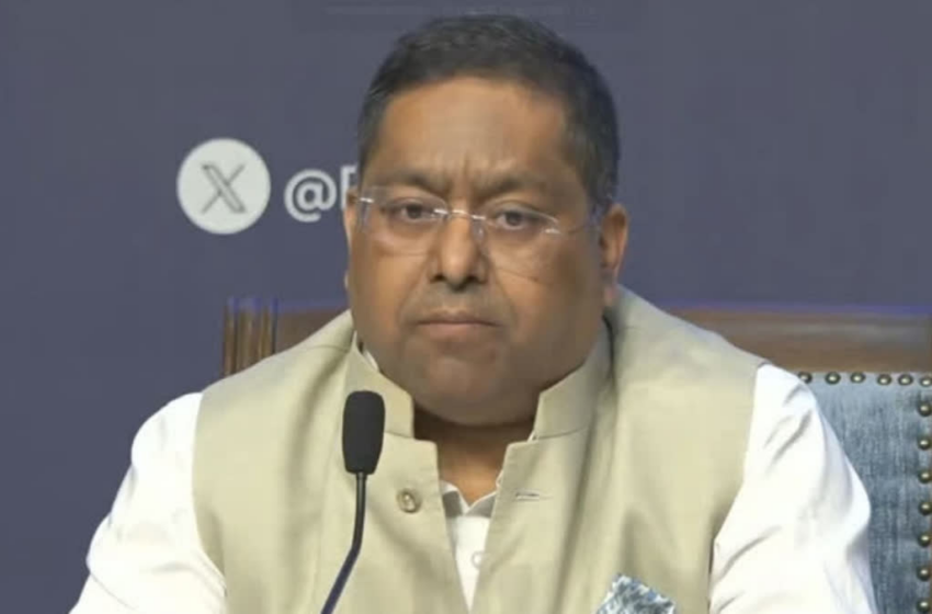  പശ്ചിമേഷ്യൻ സംഘർഷം: കപ്പലുകൾക്ക് നേരെയുണ്ടായ ആക്രമണത്തിൽ രണ്ട് ഇന്ത്യക്കാർ കൊല്ലപ്പെട്ടു