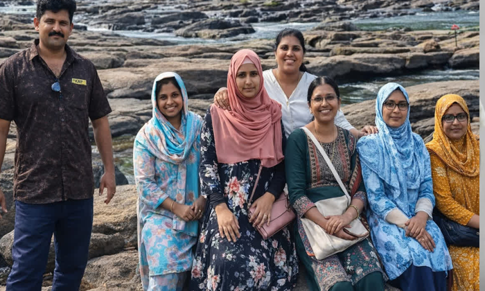  ഉറ്റവർക്ക് വിട ചൊല്ലാൻ കണ്ണീരോടെ നാട്, പൊതുദര്‍ശനത്തിനുശേഷം ഒന്‍പതുപേരുടെയും സംസ്കാരം, പ്രധാനാധ്യാപിക അജിതയുടെ സംസ്കാര ചടങ്ങുകള്‍ ഷൊര്‍ണൂരിൽ